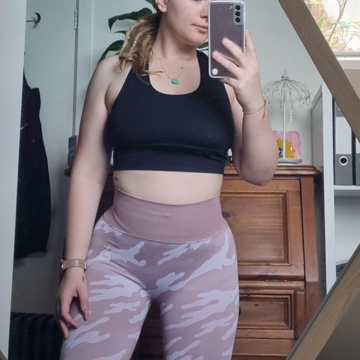 Ruby Rae portrait, casual gym look