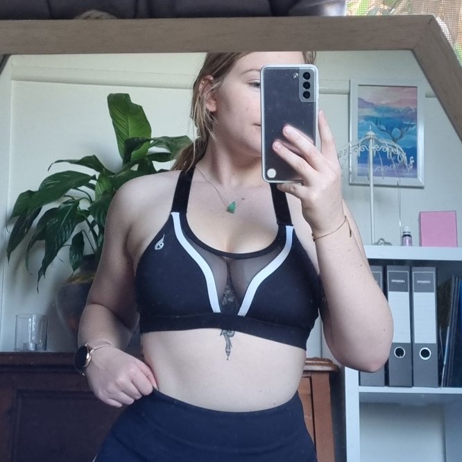 Ruby Rae portrait, activewear